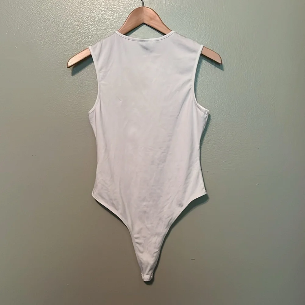 Shein sleeveless bodysuit color is white womens size medium - Picture 6 of 8